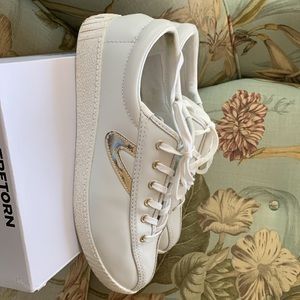 8.5 M Ladies Leather Tretorn Sneakers